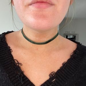 Velvet Forrest green choker Forever 21